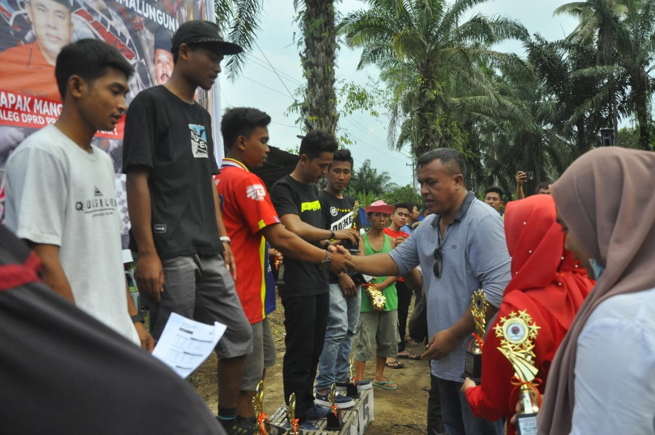 Dukung Kegiatan Positif, Mangapul Purba Hadiri Parbutaran Super Grass Track Championship 2019 Dukung Kegiatan Positif, Mangapul Purba Hadiri Parbutaran Super Grass Track Championship 2019