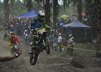 Dukung Kegiatan Positif, Mangapul Purba Hadiri Parbutaran Super Grass Track Championship 2019