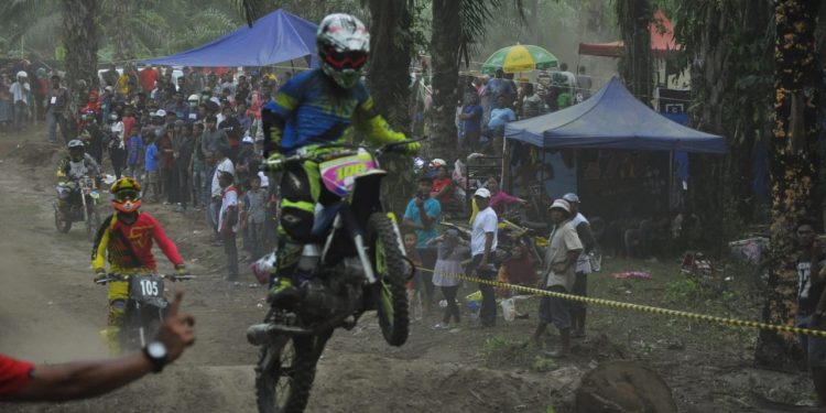 Dukung Kegiatan Positif, Mangapul Purba Hadiri Parbutaran Super Grass Track Championship 2019 Dukung Kegiatan Positif, Mangapul Purba Hadiri Parbutaran Super Grass Track Championship 2019