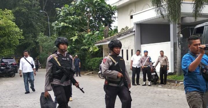 Poldasu Geledah Kantor Adik Ijeck di Jalan Sri Deli Poldasu Geledah Kantor Adik Ijeck di Jalan Sri Deli