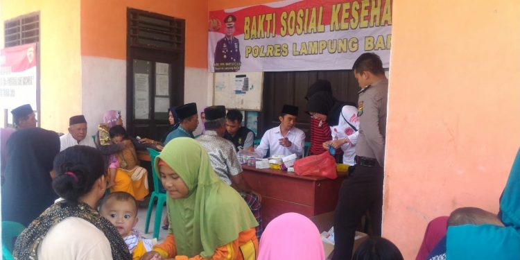 Hut SDM Ke-68, Polres Lampung Barat Menggelar Pengobatan Gratis di Pekon Watas