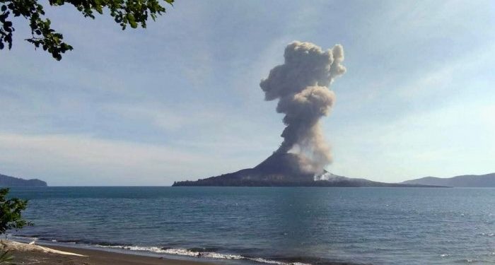 Gunung Anak Krakatau Meletus, Semburkan Kolom Abu Setinggi 600 Meter