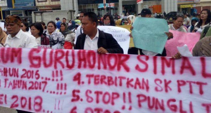 ILAJ Minta Bupati Bayar Gaji Guru Honorer Simalungun Tahun 2016 & 2018 ILAJ Minta Bupati Bayar Gaji Guru Honorer Simalungun Tahun 2016 & 2018