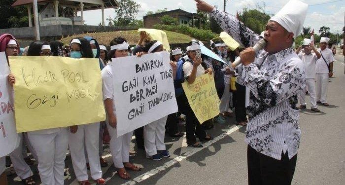 Isu Pengutipan Uang Perpanjangan SK Guru Honorer di Simalungun Merebak Isu Pengutipan Uang Perpanjangan SK Guru Honorer di Simalungun Merebak
