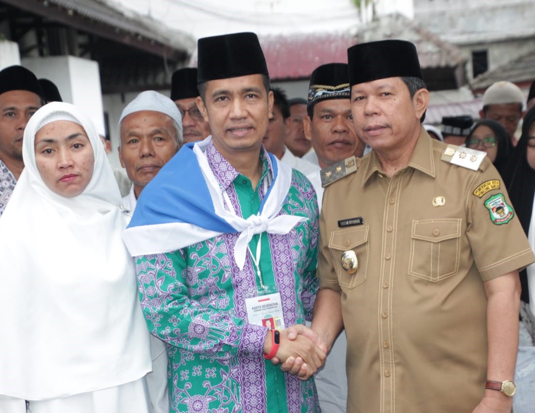 Wakil Walikota Siantar Berangkatkan Hefriansyah dan Zainal Purba Ke Tanah Suci Mekkah