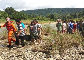 Gadis Belia Hanyut Terseret Arus Sungai Saat Jemput Sang Ayah