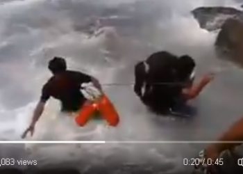 Pasangan Kekasih Terseret Ombak Saat Foto Selfie di Lombok. Eka Madyawati ditemukan tewas...