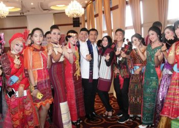 68 Peserta Ikuti Lomba Fashion Show Peringati Hari Ulos di Siantar