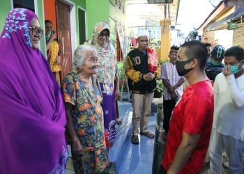 Gowes Subuh Walikota Siantar, Sholat Subuh dan Bagikan Sembako di Sipinggol-pinggol