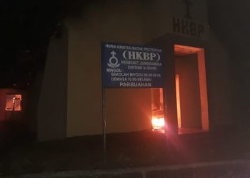 Jerit Tangis Warga Saksikan Musibah Kebakaran Gereja HKBP di Dairi