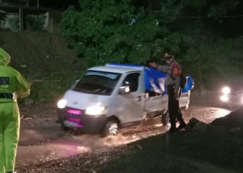 Breaking News! Jalinsum Siantar-Parapat di Sualan Kembali Longsor