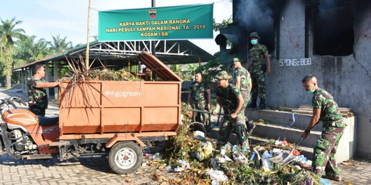 Prajurit dan PNS Kodam I/BB melaksanakan Hari Peduli Sampah Nasional 2019 (HPSN)