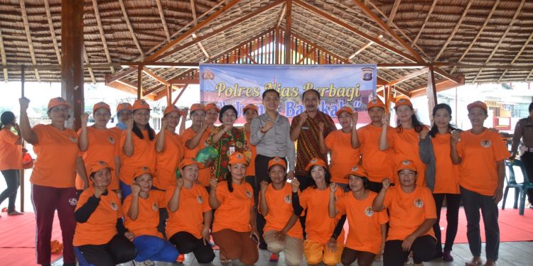 Jumat Barokah, Kapolres Nias Beri Tali Asih Kepada 126 Orang Petugas Kebersihan Jumat Barokah, Kapolres Nias Beri Tali Asih Kepada 126 Orang Petugas Kebersihan