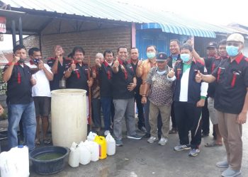 Humatob Siantar Semprot Disinfektan dan Bagikan Masker