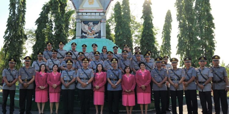 HUT Bhayangkara ke 72, Polres Simalungun Jiarahi Makam Pahlawan