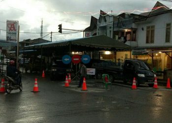 Ayahnya Meninggal di Masa Mudik, Pria ini Tulis Pemintaan Maaf atas Penutupan Jalan. Netizen memujinya...