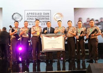 Polrestabes Medan Terima Penghargaan dari Menteri PAN-RB