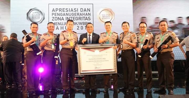 Polrestabes Medan Terima Penghargaan dari Menteri PAN-RB