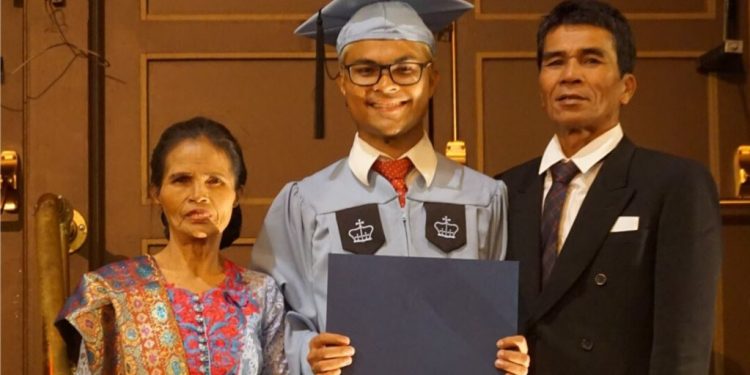 Robinson Sinurat, Anak Petani Lulusan S2 Universitas Ternama di AS. Kisahnya Mengharukan