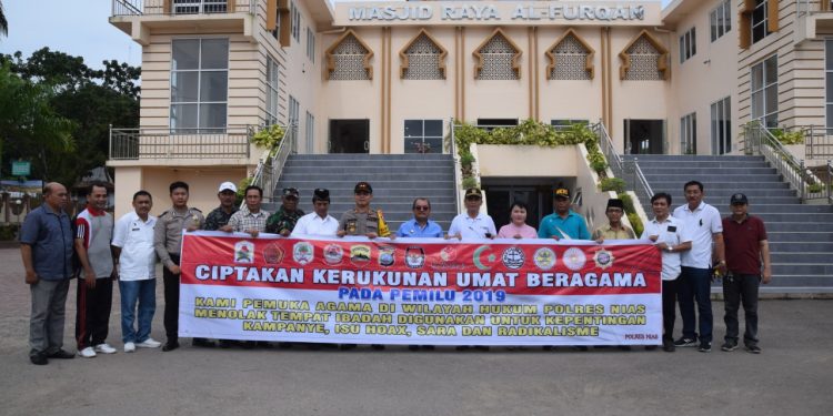 Tolak Politisasi Agama, Tempat Ibadah di Wilayah Polres Nias Dipasangi Spanduk Tolak Politisasi Agama, Tempat Ibadah di Wilayah Polres Nias Dipasangi Spanduk