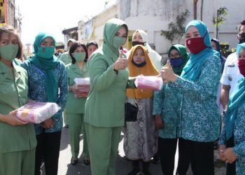 Syahputri Hefriansyah dan Ibu-ibu Forkopimda Sosialisasi Gebrak Masker di 8 Kecamatan