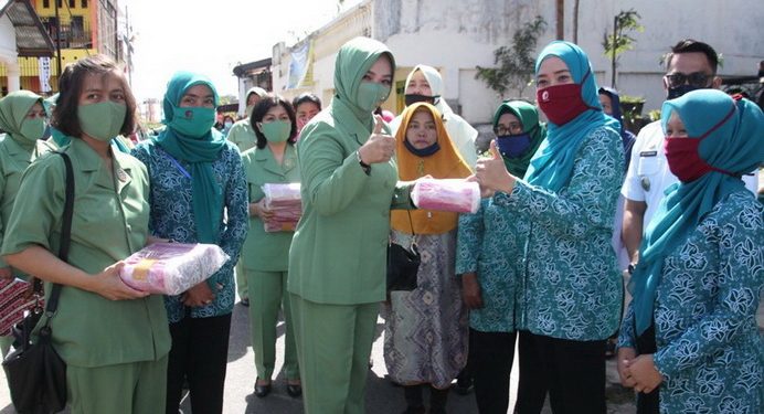 Syahputri Hefriansyah dan Ibu-ibu Forkopimda Sosialisasi Gebrak Masker di 8 Kecamatan
