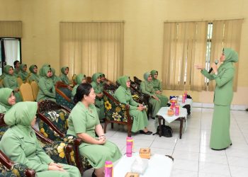 Ibu-ibu Persit Diingatkan Agar Bijak Menggunakan Medsos