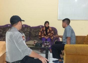 Jelang Subuh, Ibu Ini Pangku Bayinya, lalu Leher si Anak Digorok Pakai Parang