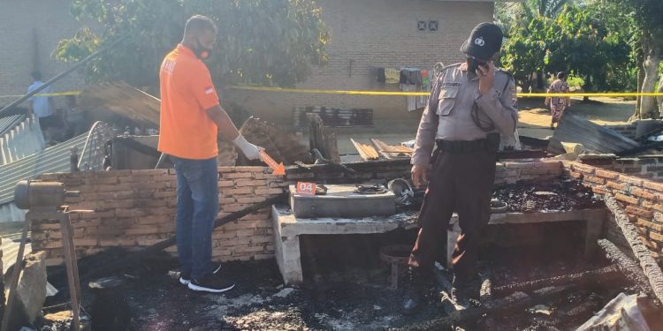 Satu Rumah Rosida Manurung yang Dihuni 4 Keluarga di Simalungun Terbakar