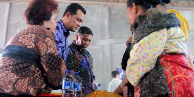 Tentang Martin Manurung, Ikan Mas dan Doa