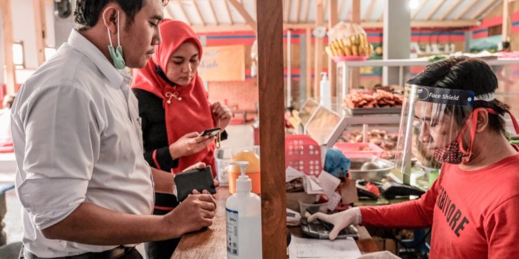 Menparekraf Imbau Restoran di Destinasi Wisata Disiplin Terapkan Protokol Kesehatan Menparekraf Imbau Restoran di Destinasi Wisata Disiplin Terapkan Protokol Kesehatan