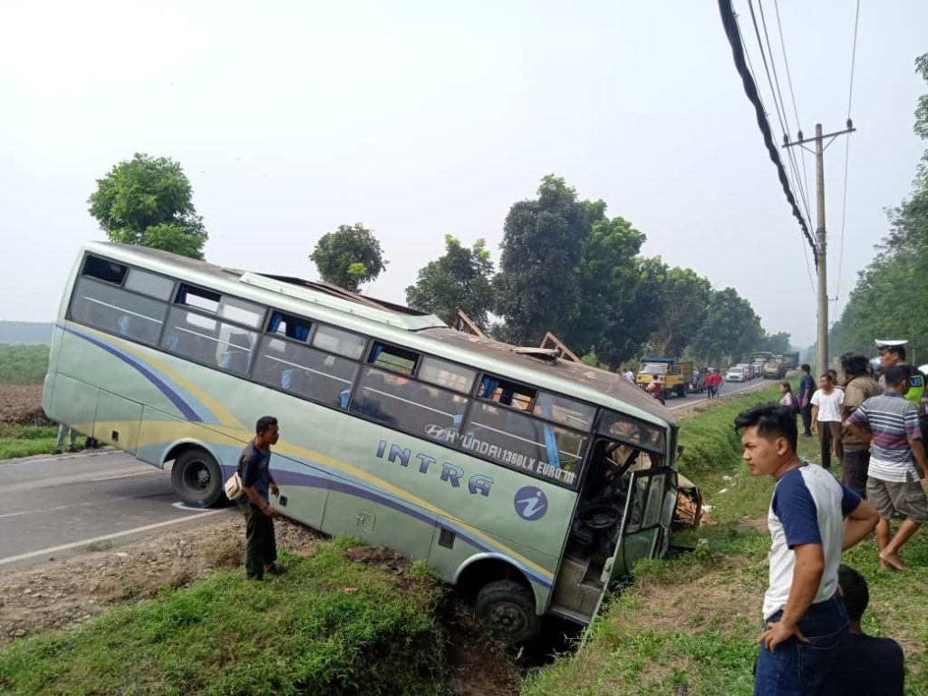27 Orang Korban Kecelakaan Bus Intra Kontra Truk Pengangkut Batu