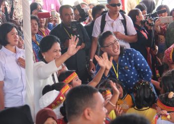 Ibu Negara Hj Iriana Joko Widodo dan rombongan OASE mengunjungi PAUD Toba Nauli
