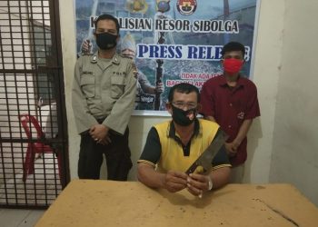 Tak Senang Istri Dihasut, Tetangga Diancam Pakai Pisau Panas