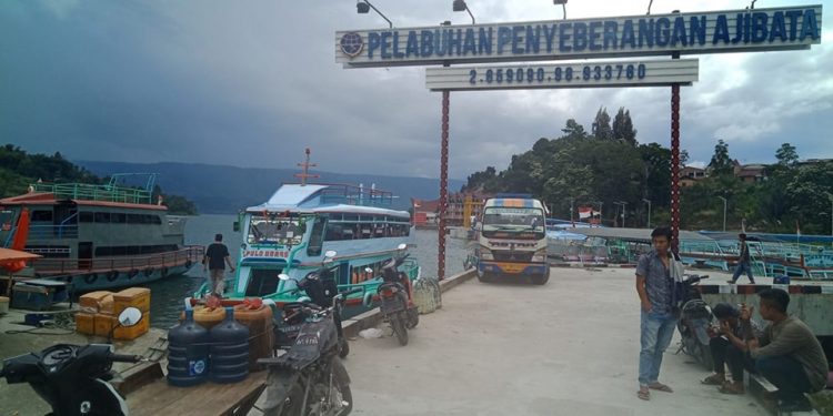 Arus Balik Angkutan Penyeberangan di Danau Toba Berjalan Lancar