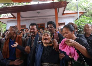 Jenazah Efrandi Hutagaol, Disambut Jerit Histeris Sang Ibu di Kampung Halaman