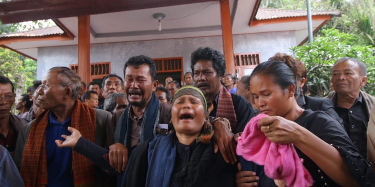 Jenazah Efrandi Hutagaol, Disambut Jerit Histeris Sang Ibu di Kampung Halaman