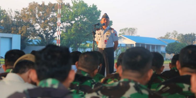 Jam Komandan, Waktu Menyampaikan Arahan dari Komandan di Pangkalan TNI AU Soewondo Jam Komandan, Waktu Menyampaikan Arahan dari Komandan di Pangkalan TNI AU Soewondo