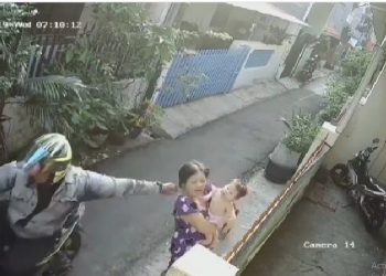 Video Tjhay Moij Dijambret dan Terjungkal Bersama Cucunya Viral