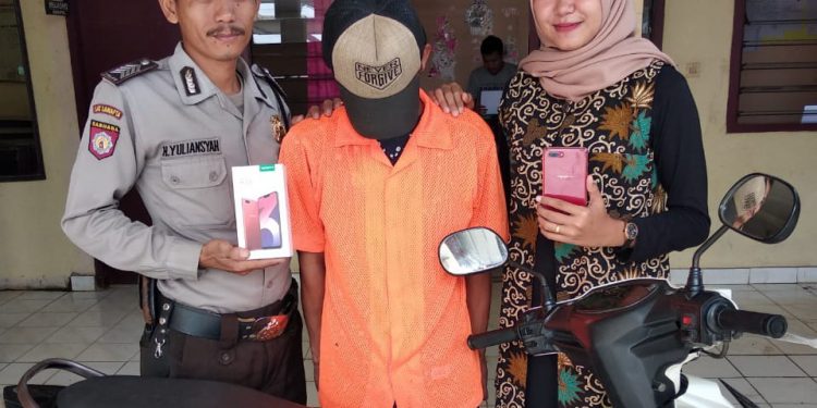 Ingin Punya HP Android Pria ini Jambret Seorang Pelajar Ingin Punya HP Android Pria ini Jambret Seorang Pelajar