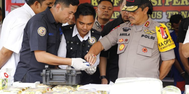 Polda Sumut Ungkap Jaringan Narkoba Internasional, 55 Kilo Sabu dan 10 Ekstasi Disita Polda Sumut Ungkap Jaringan Narkoba Internasional, 55 Kilo Sabu dan 10 Ekstasi Disita