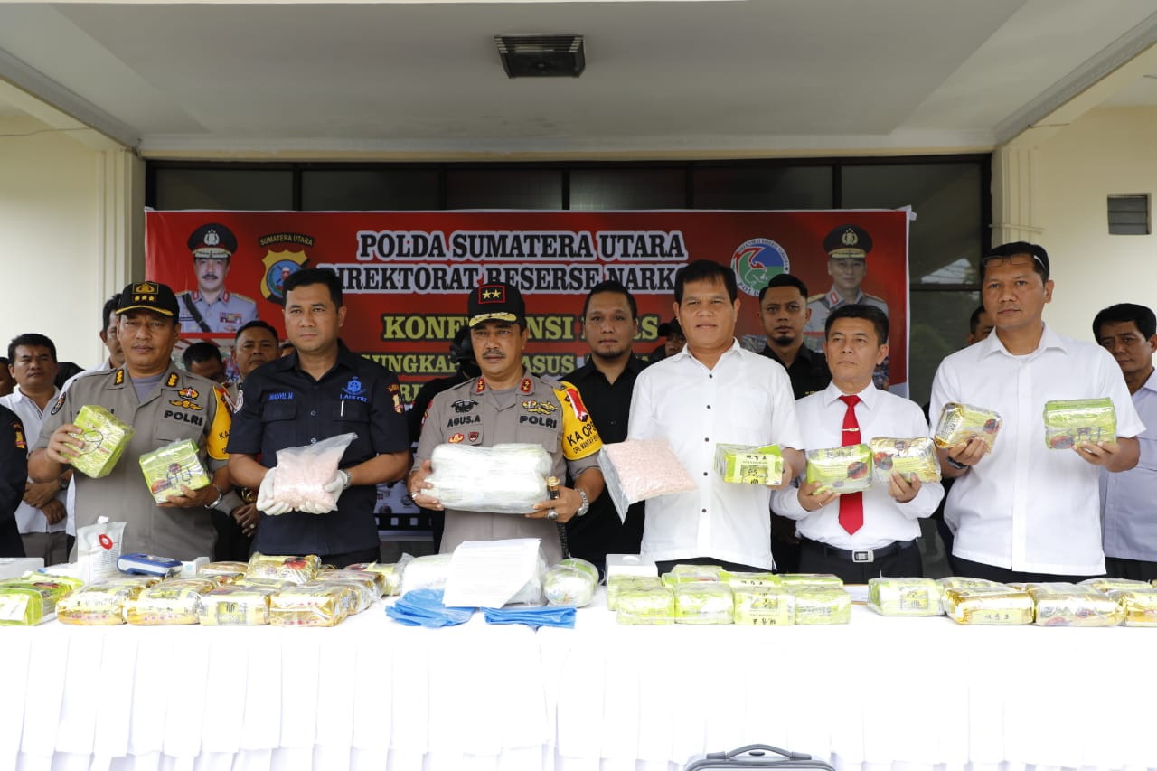 Polda Sumut Ungkap Jaringan Narkoba Internasional, 55 Kilo Sabu dan 10 Ekstasi Disita Polda Sumut Ungkap Jaringan Narkoba Internasional, 55 Kilo Sabu dan 10 Ekstasi Disita