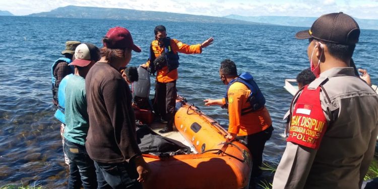 Janosman Purba, Korban Tenggelam di Parairan Haranggaol Danau Toba Ditemukan di Kedalaman 15 Meter Janosman Purba, Korban Tenggelam di Parairan Haranggaol Danau Toba Ditemukan di Kedalaman 15 Meter