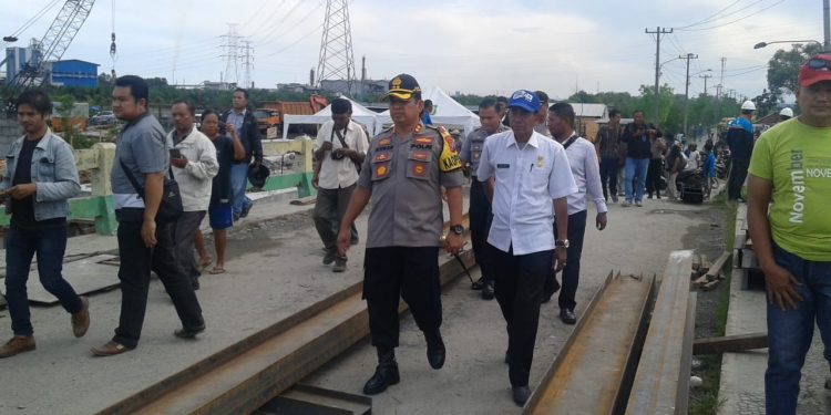 Jembatan Amblas di Titi Dua Sicanang Belawan, Kapolres Tinjau Lokasi Jembatan Amblas di Titi Dua Sicanang Belawan, Kapolres Tinjau Lokasi