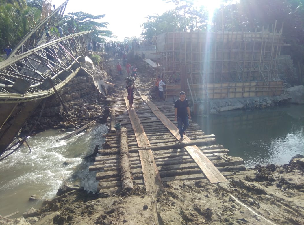 Jembatan Gido Nias-Nias Selatan Sudah Dapat Dilalui Berkat Kerjasama TNI-POLRI