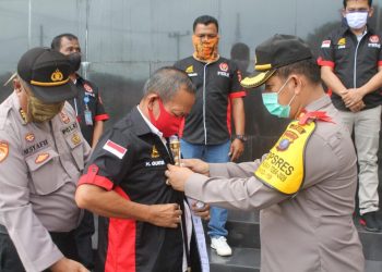 AKBP Ikhwan Bagikan Vitamin C dan Seragam Unit Mitra Polres Batubara
