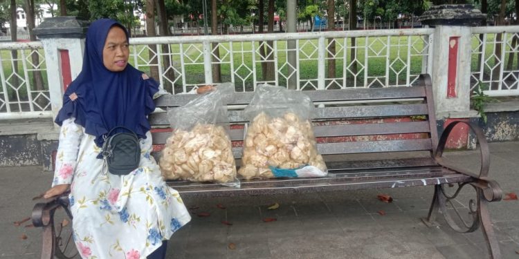 Dalam Kekurangannya, Nurhalimah Berjuang Hidup Untuk Anak dan Cucu Dalam Kekurangannya, Nurhalimah Berjuang Hidup Untuk Anak dan Cucu