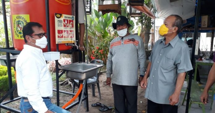 Cegah Penyebaran Virus Corona, Dinas Kebersihan Sediakan Fasilitas Cuci Tangan di Posko Jurnalis Cegah Penyebaran Virus Corona, Dinas Kebersihan Sediakan Fasilitas Cuci Tangan di Posko Jurnalis