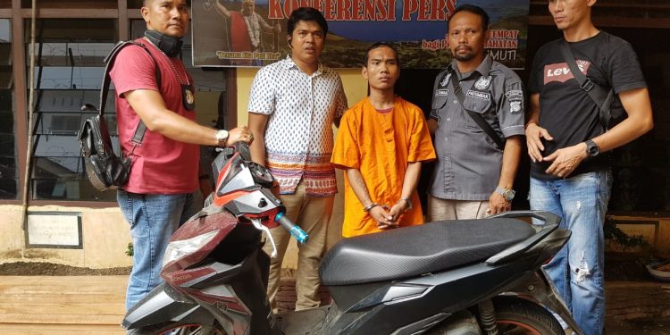 Justin Samosir Ditangkap Curi Sepedamotor 