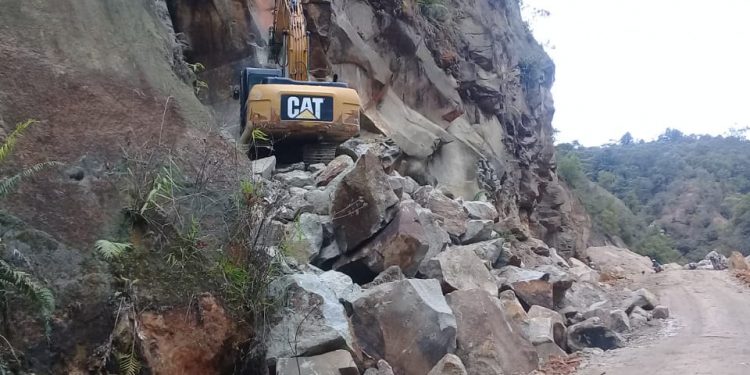 Gawat! Alat Berat Pemkab Taput Dipakai di Lokasi Galian C Ilegal